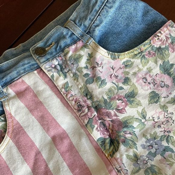 Vintage Not Guilty Red Stripe Flowers Jean Shorts - Picture 3 of 14
